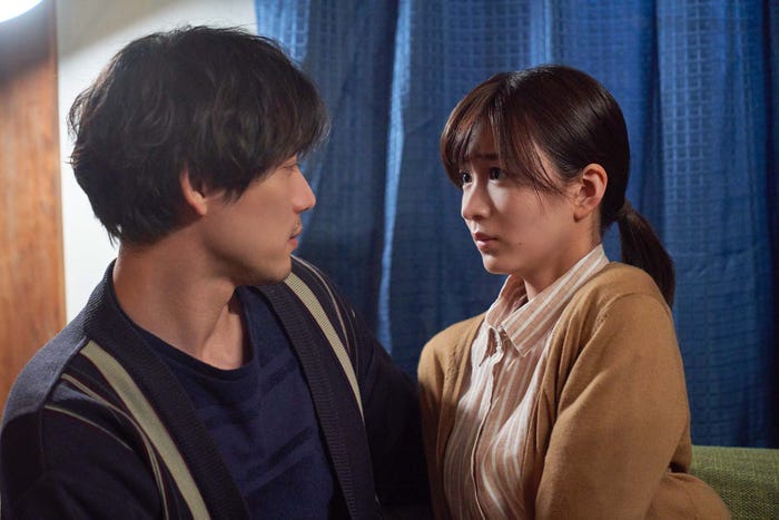 福士蒼汰、岡崎紗絵「アイのない恋人たち」第4話より(C)ABCテレビ