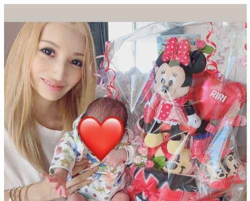 第1子出産の加藤紗里、愛娘との2ショット公開「ママの顔」と反響