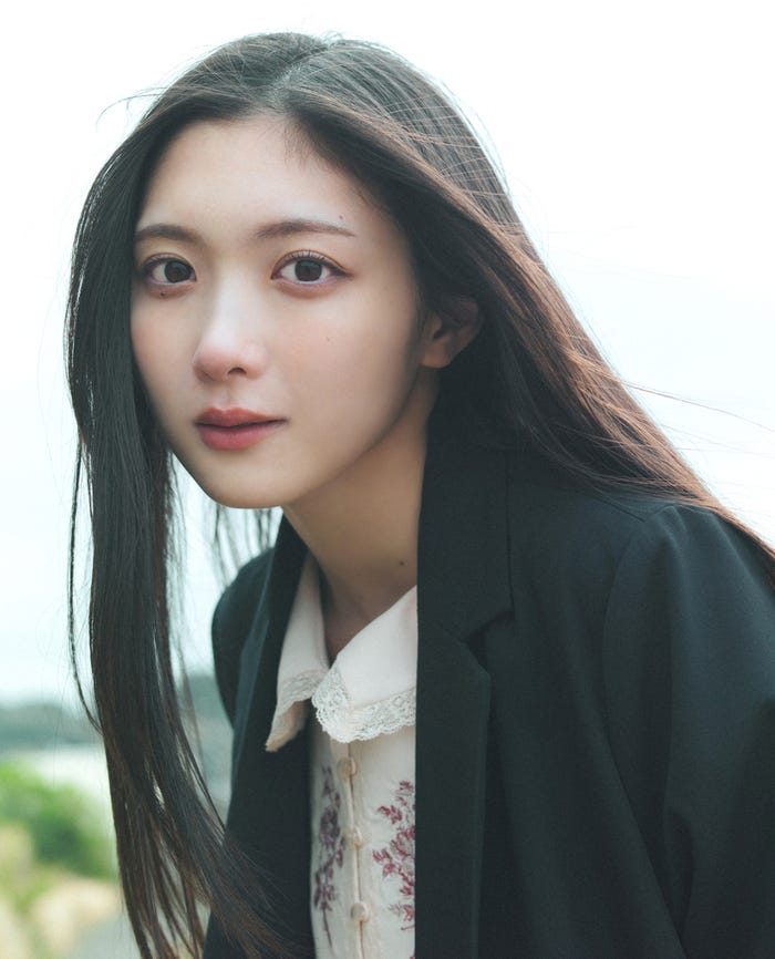 谷口愛季:撮影/細居幸次郎、スタイリング/武久真理江、ヘアメイク/田村直子、デザイン/松本麻実(GROSVENOR design.)