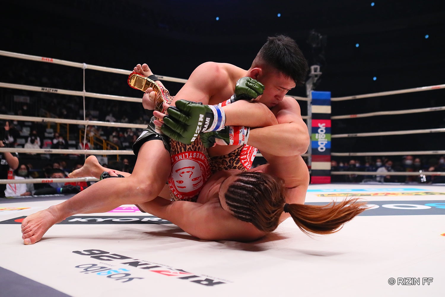 シバターVSHIROYA（C）RIZIN FF