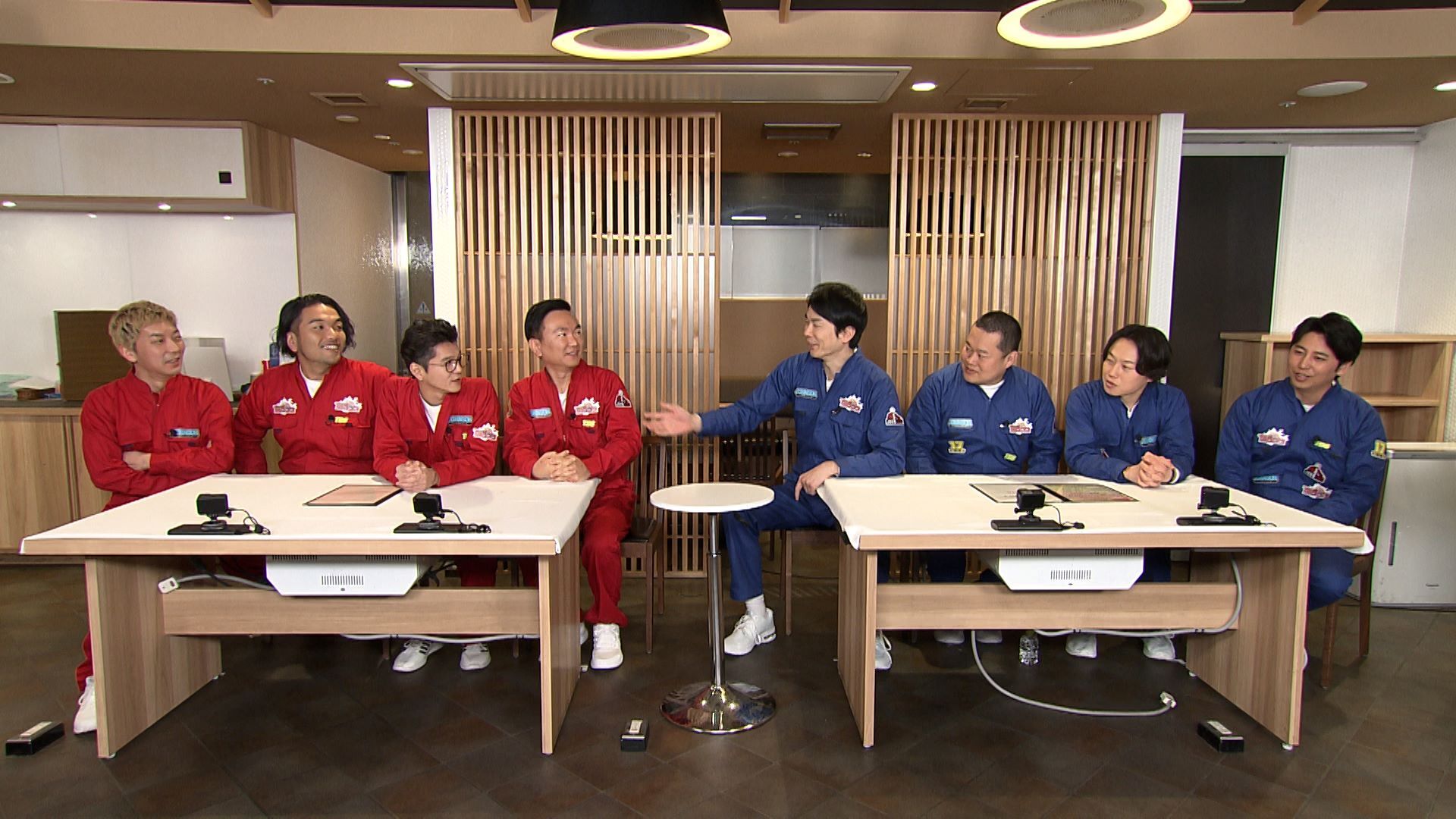 （左から）嶋佐和也、盛山晋太郎、芝大輔、山内健司、濱家隆一、ともしげ、リリー、屋敷裕政（C）TBS