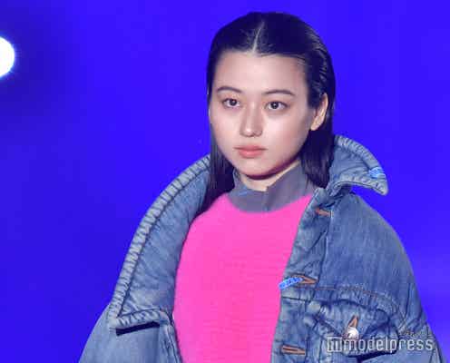 「日本アカデミー賞」新人俳優賞受賞の菊池日菜子、地元福岡に凱旋 ミニ丈ボトムから美脚のぞかせる<TGC 北九州 2023>
