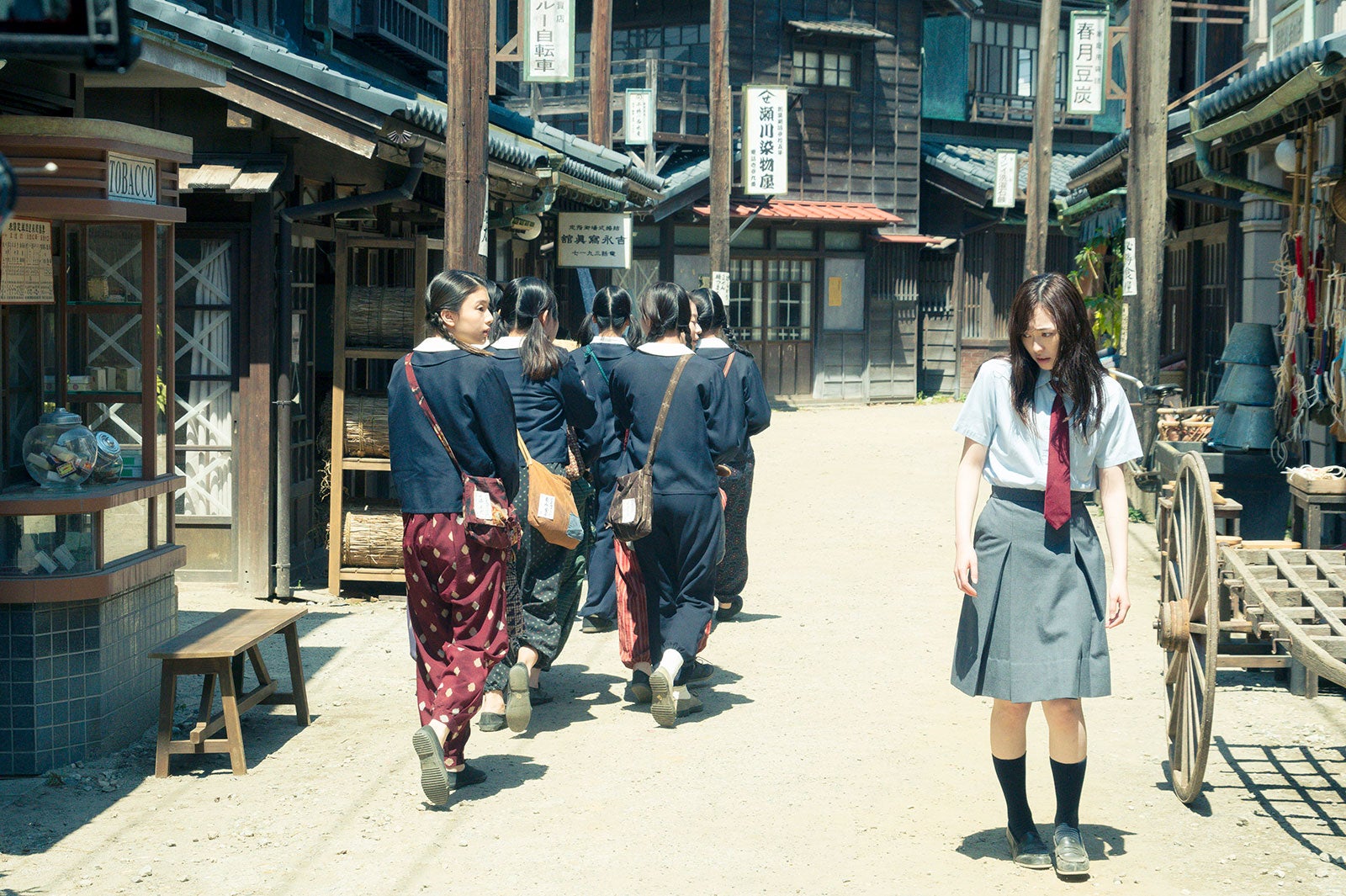 出口夏希、福原遥（C）2023「あの花が咲く丘で、君とまた出会えたら。」製作委員会