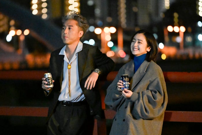 (左から)ムロツヨシ、安達祐実「うちの弁護士は手がかかる」第7話より(C)フジテレビ