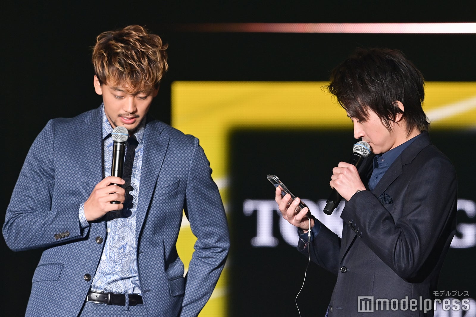 竹内涼真＆藤原竜也（C）モデルプレス