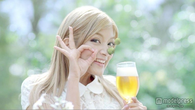 ローラのプロ根性をスタッフも絶賛　新CM撮影メイキングショット解禁