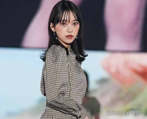 堀未央奈、ギンガムチェック春ミニワンピで美脚輝く<関コレ2022S/S>