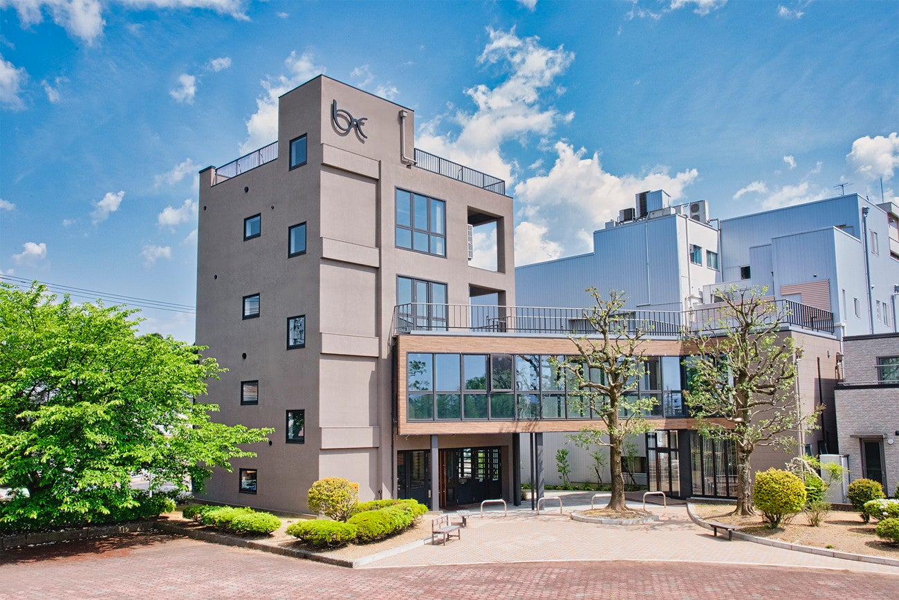 メガネフレームのデザイン企画会社ボストンクラブの本社であり、鯖江の直営店でもある「ボストンクラブビル」／提供画像