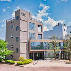 メガネフレームのデザイン企画会社ボストンクラブの本社であり、鯖江の直営店でもある「ボストンクラブビル」/提供画像