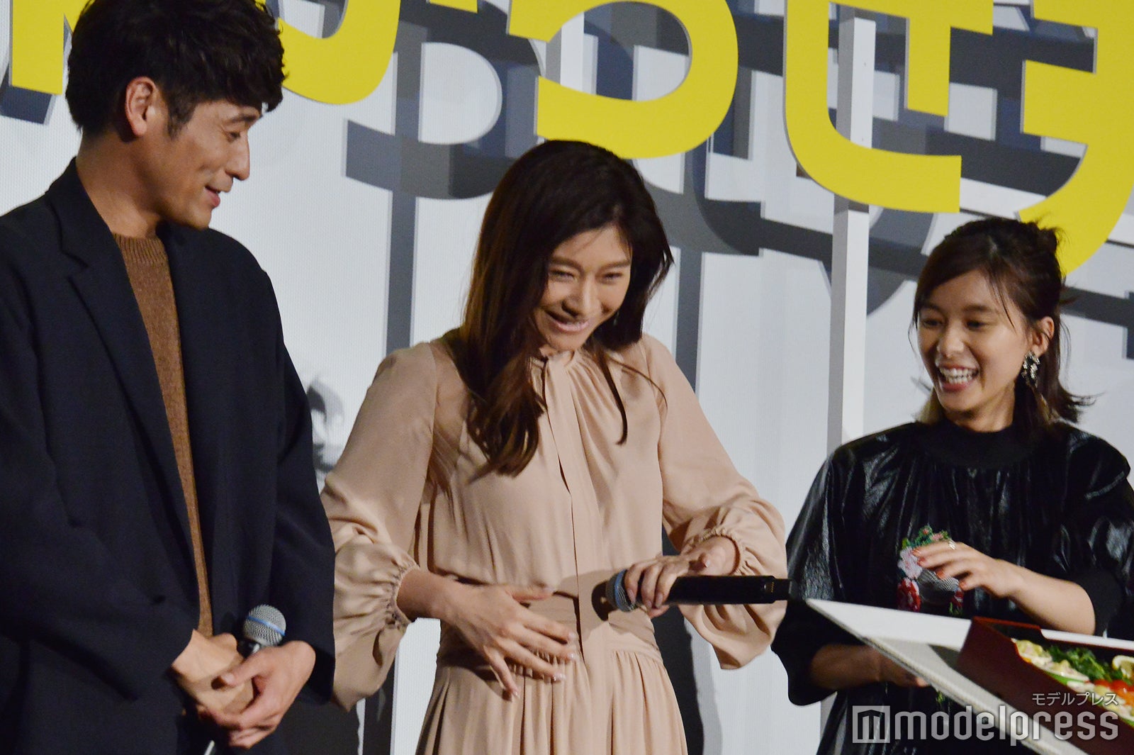 佐藤隆太、篠原涼子、芳根京子 （C）モデルプレス