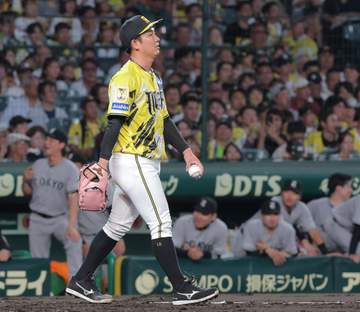 阪神が巨人に連敗で18日ぶりに首位陥落 先発・伊原が4回4失点KOで今季初黒星