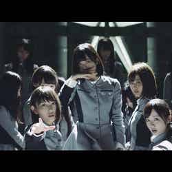 欅坂46 「語るなら未来を･･･」MVより