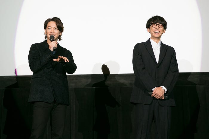 佐藤健、高橋一生(C)2018映画「億男」製作委員会