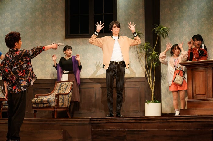 ヴァサイェガ渉(中央)(提供写真)