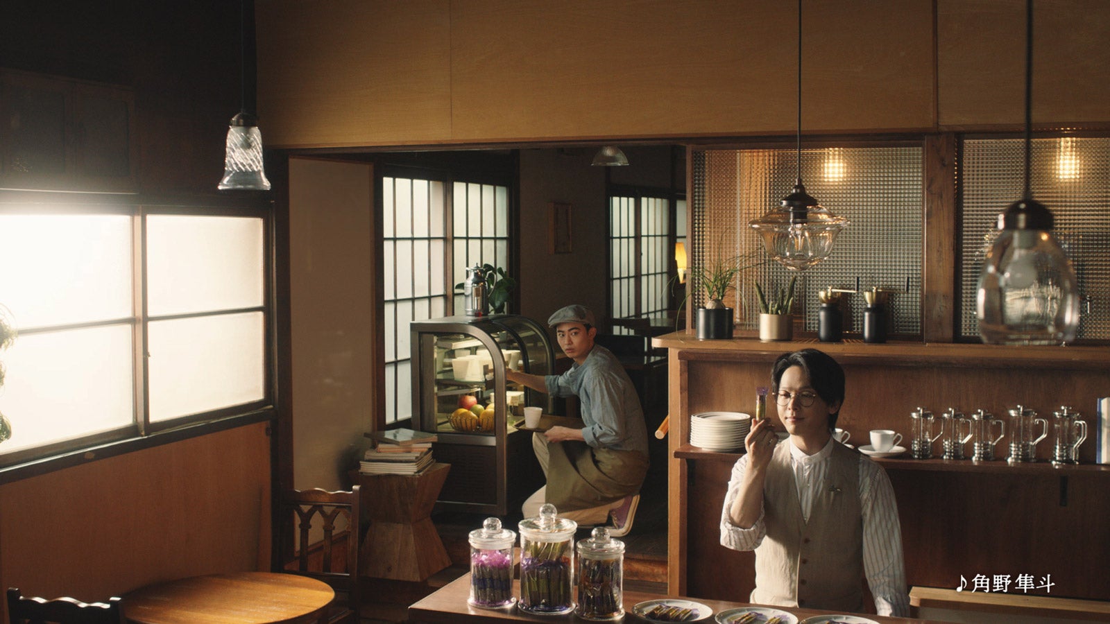 豊田裕大、中村倫也／「こだわりの発酵バター」篇より（提供写真）