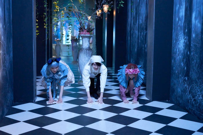 DAOKO、神木隆之介、モトーラ世理奈 (C)CLAMP・ShigatsuTsuitachi CO.,LTD./講談社