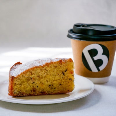 コーヒー(ブラフブレンド380円)、ビクトリアシードケーキ(350円)
