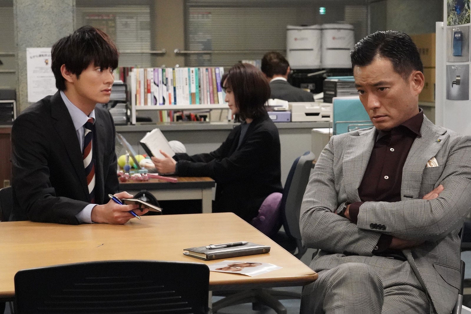 前田拳太郎、松本まりか、徳重聡「トクメイ！警視庁特別会計係」第4話（C）カンテレ