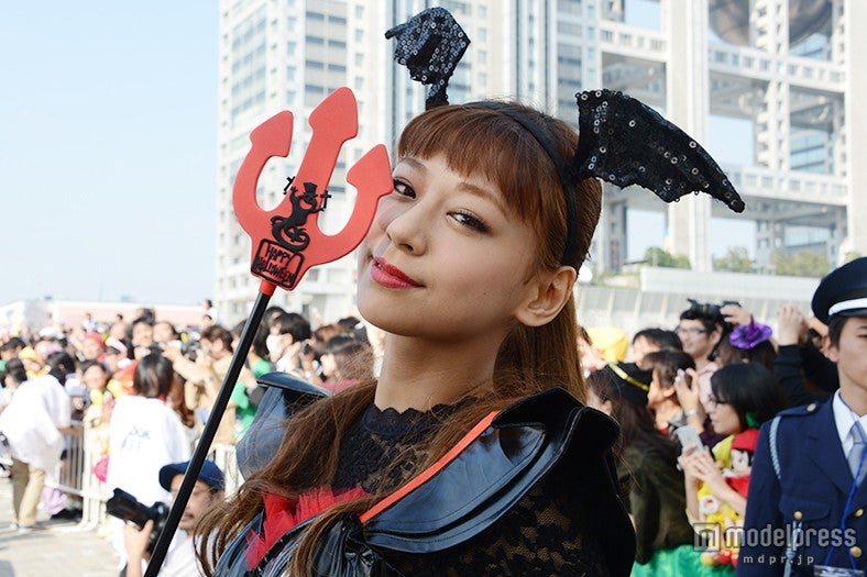 西内まりや、可愛すぎる“天使”と“悪魔”に扮する　美声とのギャップで観客圧倒