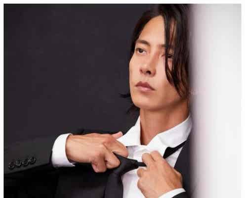 山下智久、SEXYなネクタイほどきショット公開「眼福」「かっこよすぎる」ファン悶絶