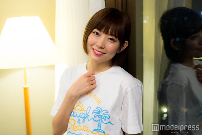 渡辺美優紀 バッサリヘアが 可愛さ倍増 と反響 ショートにした本音を沖縄で直撃 みるきー オトナ行き Vol 34 モデルプレス