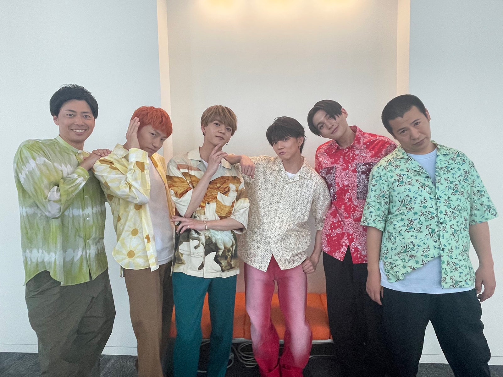 吉本興業＆LDH並ぶと“顔の大きさがトリックアート”コットン西村の写真に反響