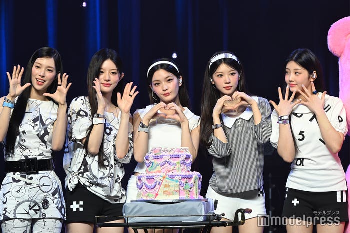 YUNAH(ユナ)、MINJU(ミンジュ)、IROHA(イロハ)、MOKA(モカ)、WONHEE(ウォンヒ)、/ILLIT(C)モデルプレス