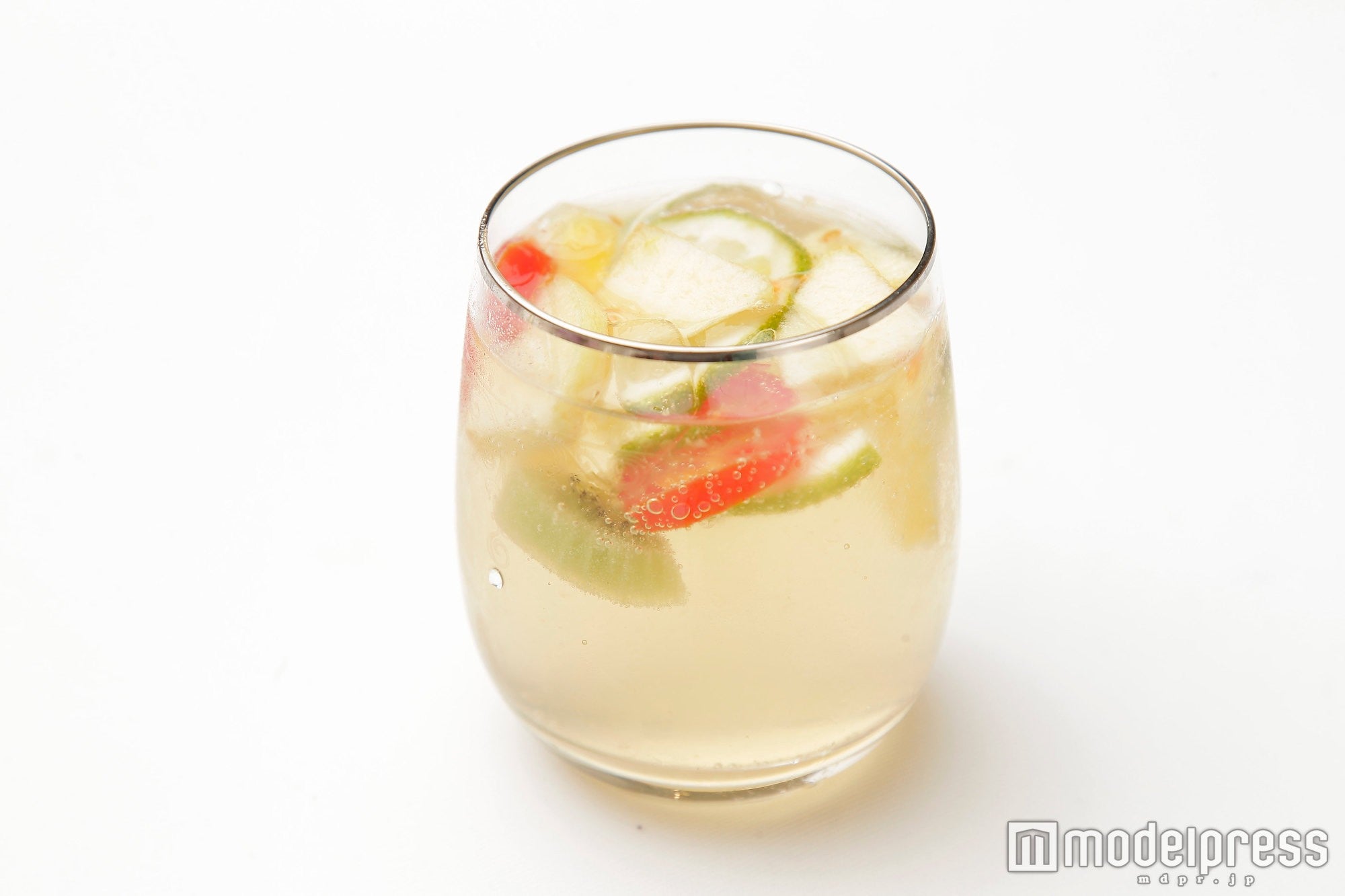 フルーツ漬けのドリンク／画像提供：JILL STUART Beauty