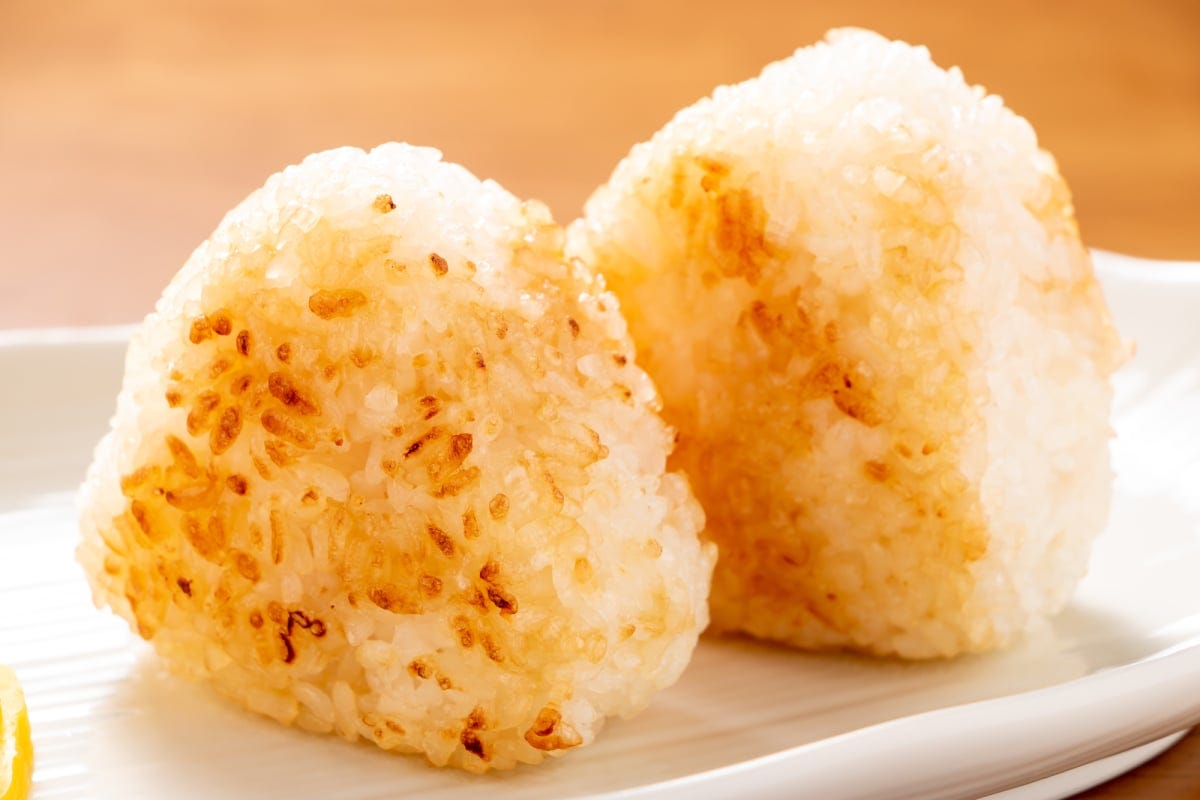 焼きおにぎりを作ったら ポロポロと崩れてしまう どうすれば上手に作れるの モデルプレス 焼きおにぎりを作ったら ポロポロと崩れてしまう どうすれば上手に作れるの モデルプレス