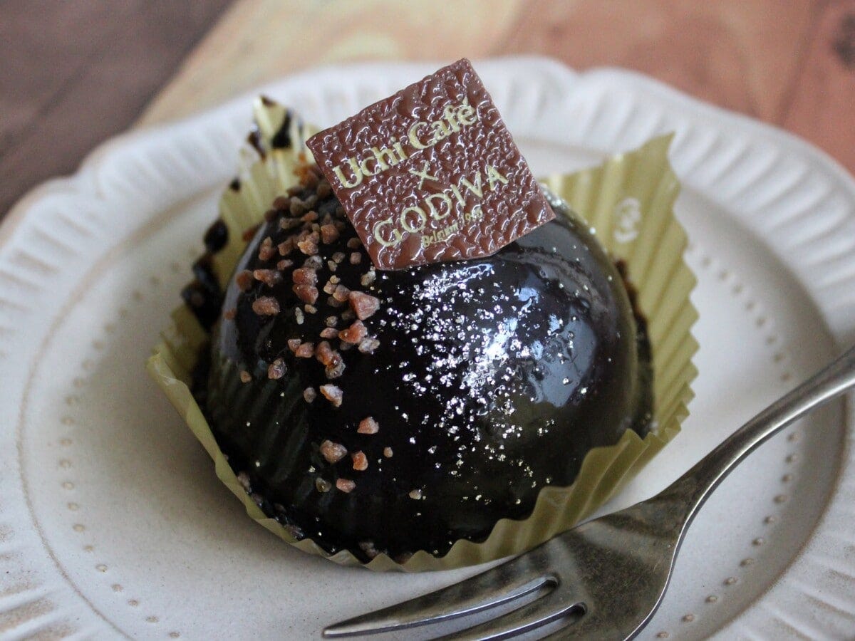 ナッツや金粉をあしらった見た目がゴージャス