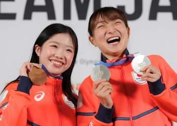 「可愛い女子が集まると」五輪出場フィギュア女子4選手の私服ショット反響 18歳になった中井亜美の姿も