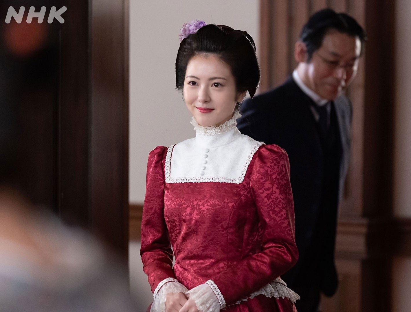 浜辺美波「らんまん」初のドレス姿に反響「和装とのギャップ」「美しすぎる」