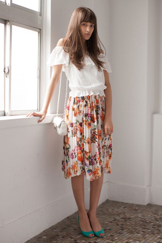 オフショル綿ドビーブラウス「STYLEST」2,200円(税別)/画像提供:STYLEST