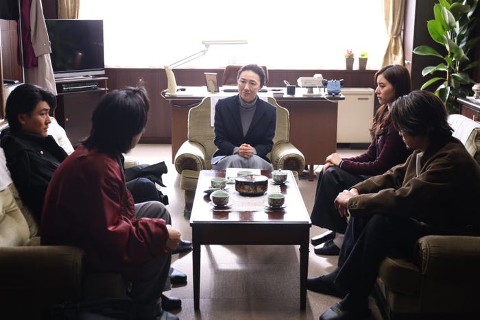 間宮祥太朗、新木優子、赤間麻里子、森本慎太郎、森優作「良いこと悪いこと」第5話(C)日本テレビ