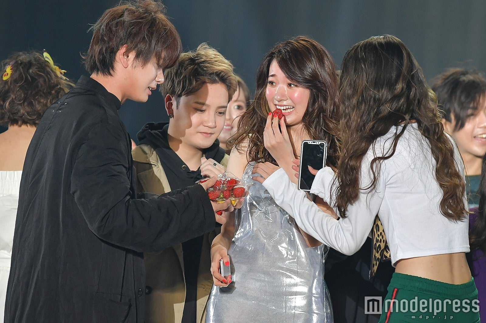 フィナーレでもぐもぐタイム（C）モデルプレス