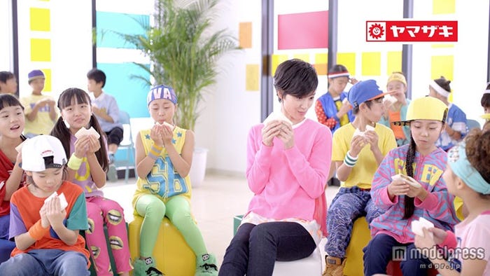 剛力彩芽出演ランチパック新CM「自由型ランチ ダンス教室篇」より