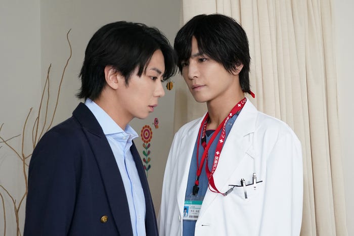 北山宏光、岩田剛典「DOCTOR PRICE」第1話(C)読売テレビ