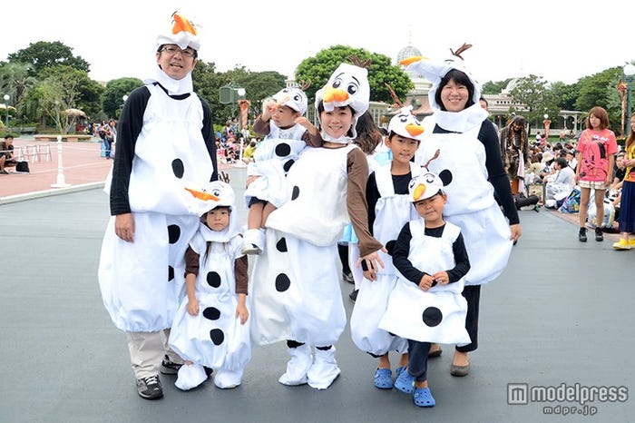 アナ雪 エルサ アナがランドに溢れる ディズニーハロウィーン 仮装ゲストが集結 写真特集 モデルプレス アナ雪 エルサ アナがランドに溢れる ディズニーハロウィーン 仮装ゲストが集結 写真特集 モデルプレス