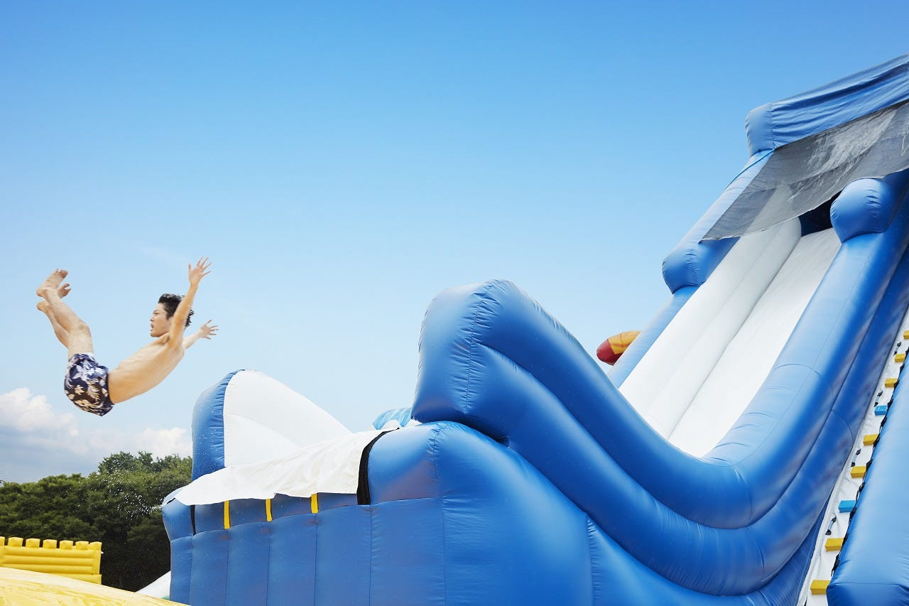 「大阪城ウォーターパーク」再び、急激アップダウンのブーメランスライダー初登場