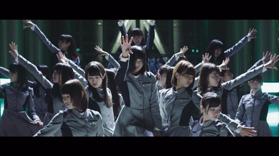 欅坂46 「語るなら未来を･･･」MVより