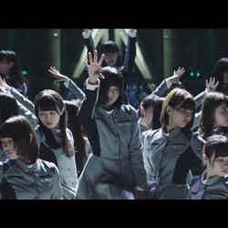 欅坂46 「語るなら未来を･･･」MVより