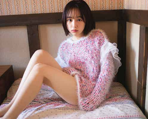 なえなの、ベッドの上でスラリ美脚披露 1st写真集収録カット公開<なえとなえなの>