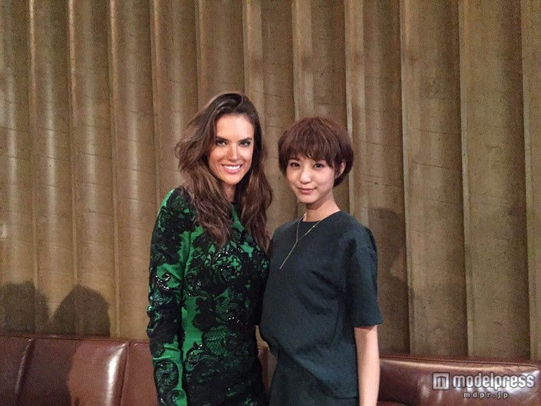 先日、来日していたスーパーモデル・アレッサンドラ・アンブロジオと2ショット／画像提供：所属事務所より