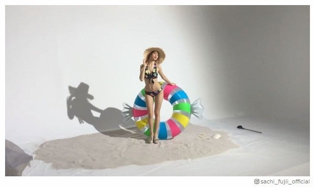 藤井サチ、曲線美際立つビキニ姿に「最強ボディ」「まさに理想」絶賛の声相次ぐ