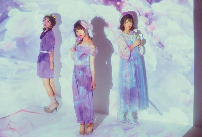 左より:与田祐希、山下美月、中村麗乃(写真提供:徳間書店)