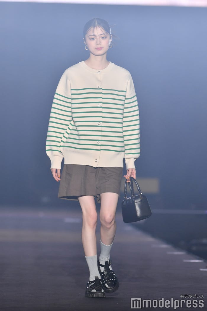 紺野彩夏(C)モデルプレス