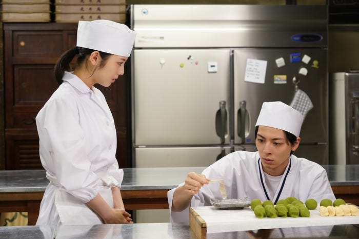 浜辺美波、高杉真宙「私たちはどうかしている」第4話より(C)日本テレビ