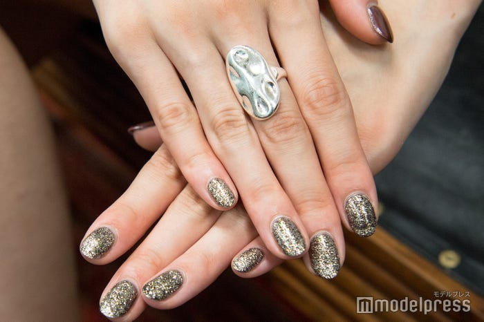生見愛瑠、この日のネイルは?(C)モデルプレス