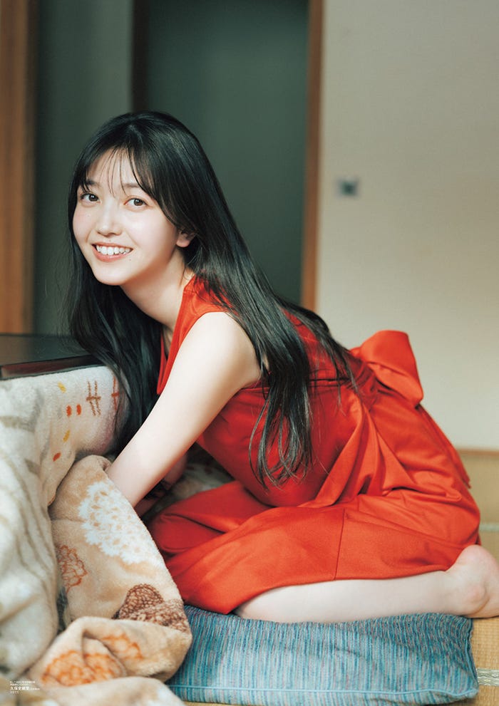 久保史緒里「B.L.T.2023年3月号」別冊付録両面超ビッグポスター(裏)(提供写真)