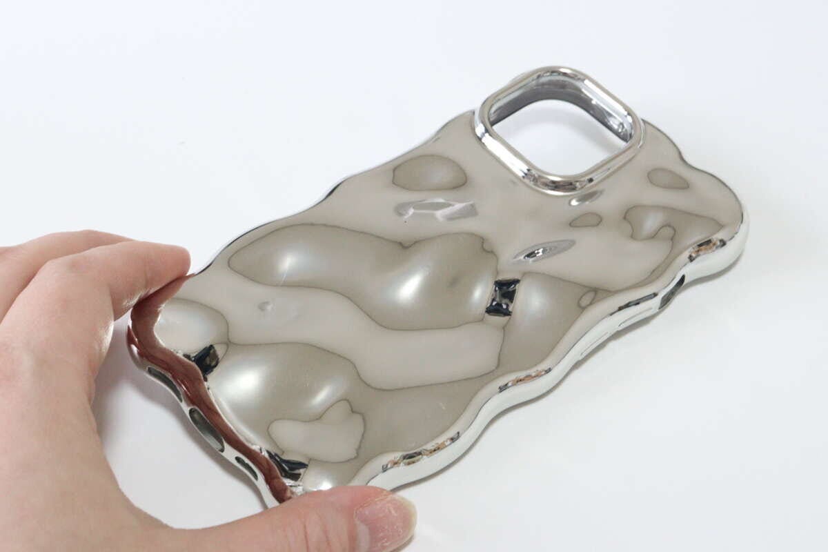 ダイソー　ぽこぽこケース（アイフォーン用、15＆14）